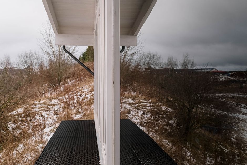 Snowy rural landscape with a modern shelter in winter.