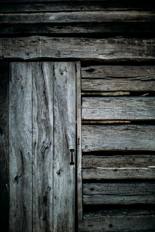 Free Close-up of a rustic wooden cabin door showcasing natural textures in Tennessee. Stock Photo