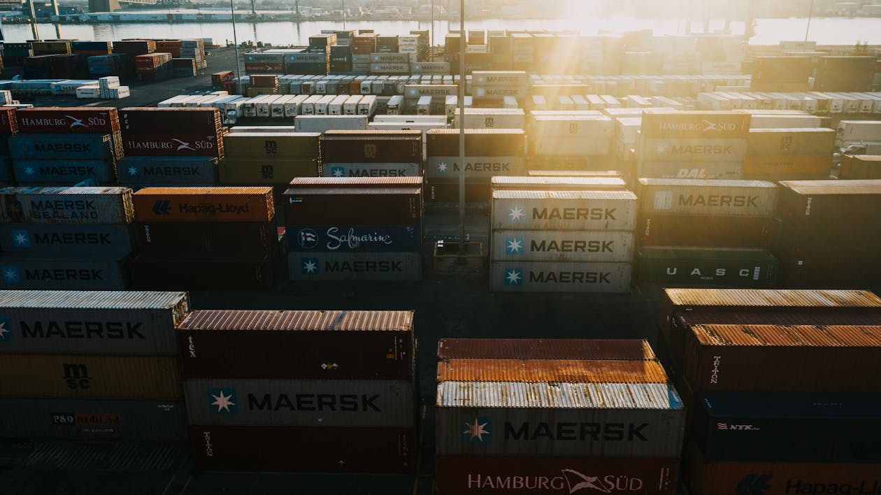 Storage of many cargo containers in bright sunshine