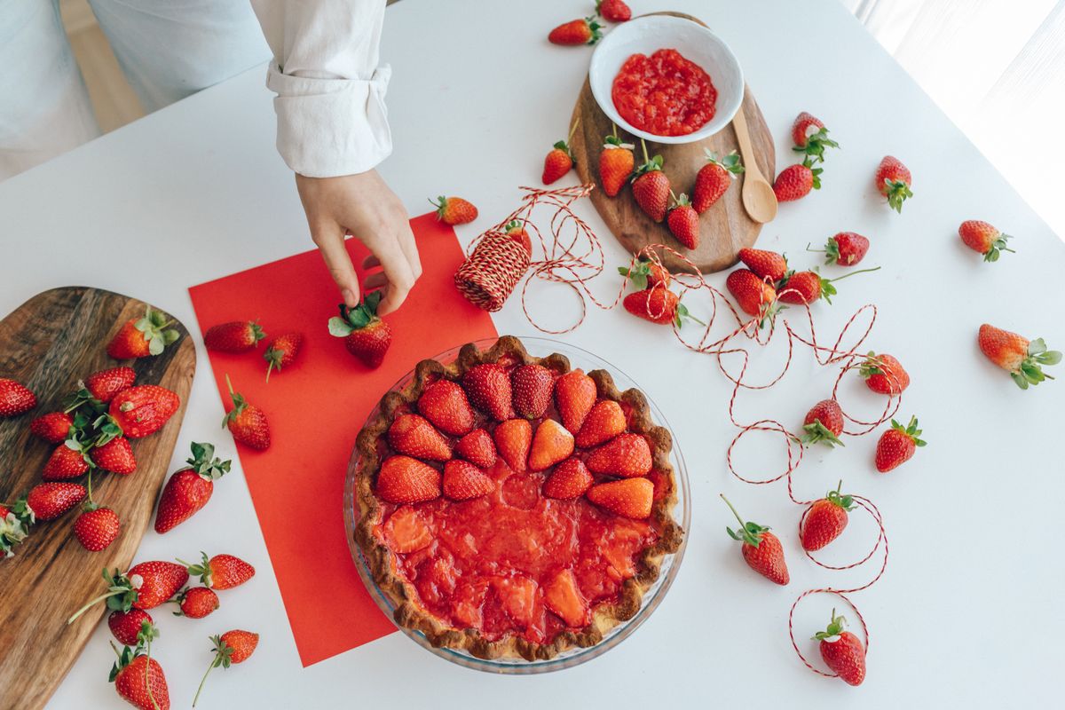 Erdbeer-Rezepte Frühsommer: 4 frische Ideen für Salate, Desserts + mehr — Anrichten