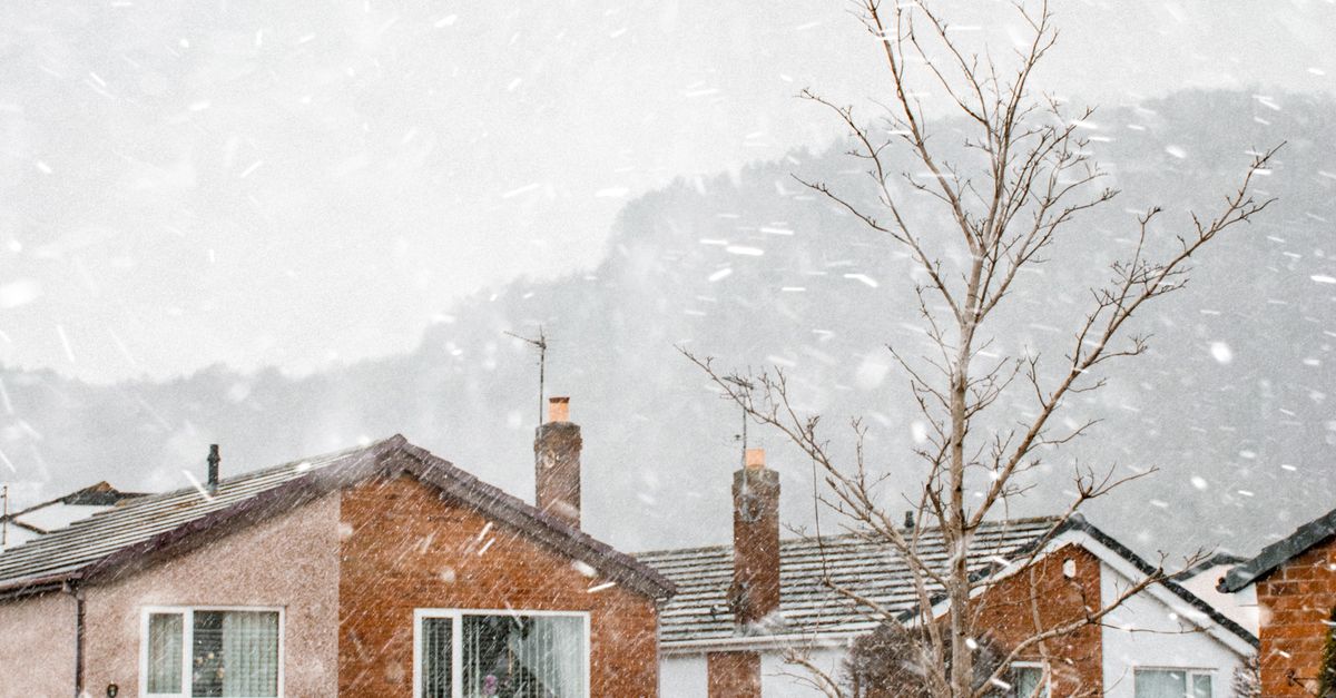 Snow Falling On Rooftops Snow Falling on the Roof · Free Stock Photo