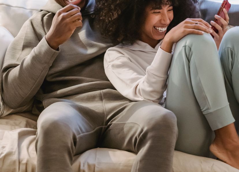 Online dating: starting a conversation on a niche platform