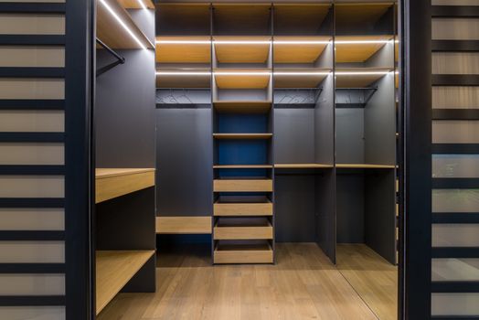 Organize Closet with Shelves