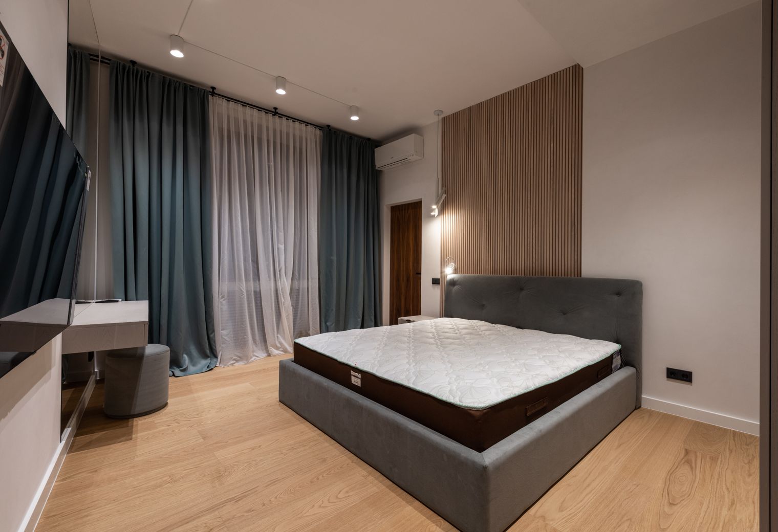 Sevenoaks — professional movers carrying furniture on a house move