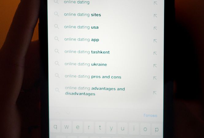 Online dating: starting a conversation on a niche platform