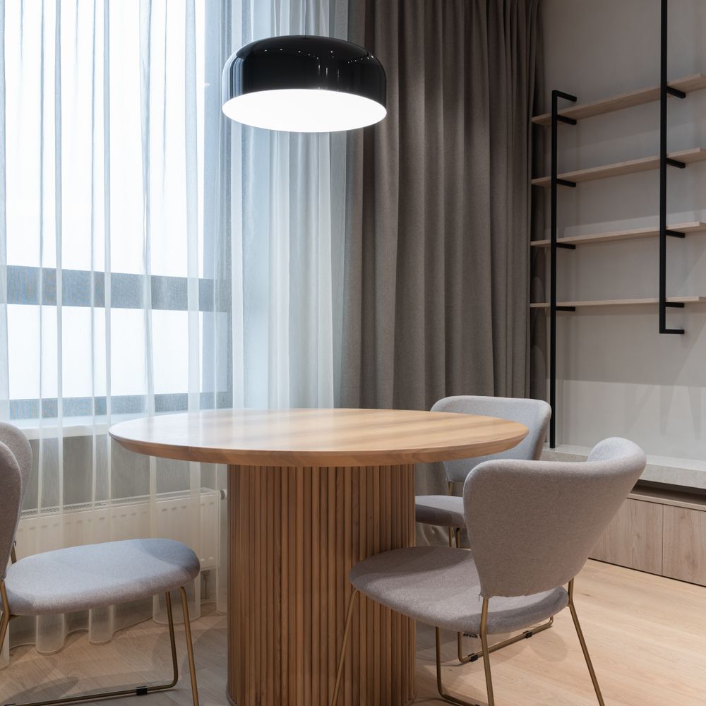 Kinvere — professional movers carrying furniture on a house move