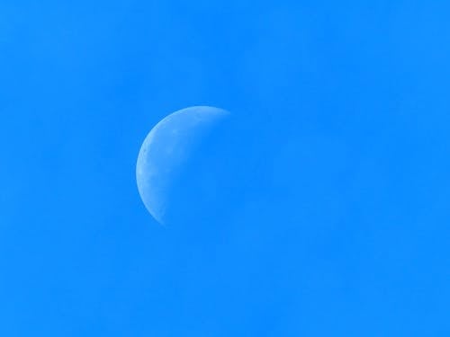 Безкоштовне стокове фото на тему «блакитний фон, місяць, небо» стокове фото