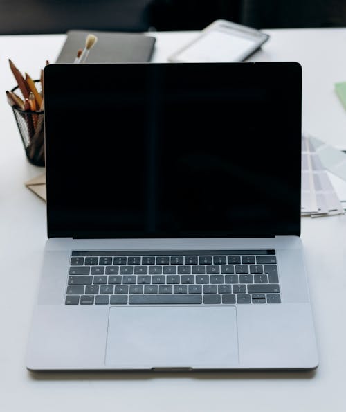 Foto stok gratis keyboard, laptop, layar kosong
