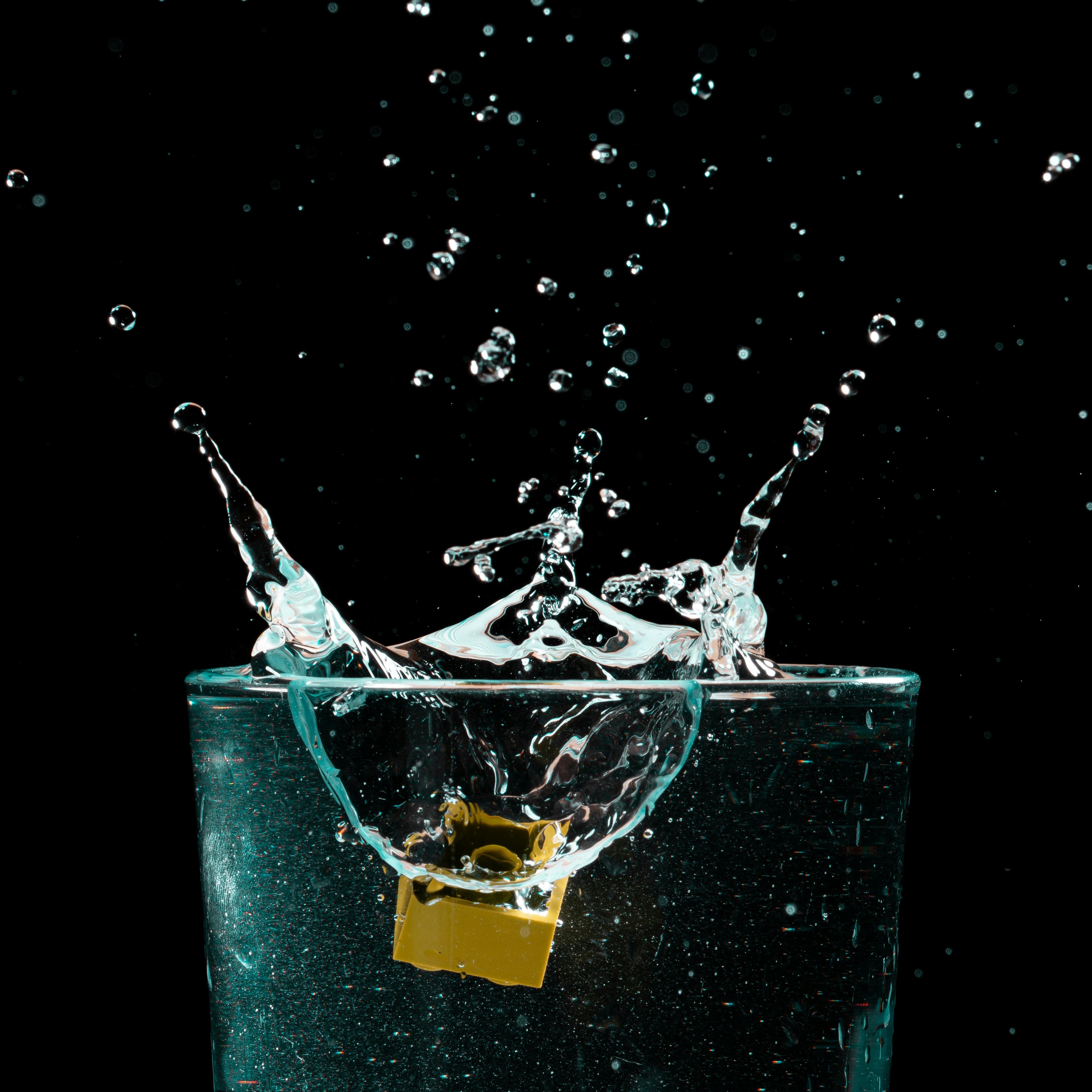 A water glass with a splash – License Images – 11208228 ❘ StockFood