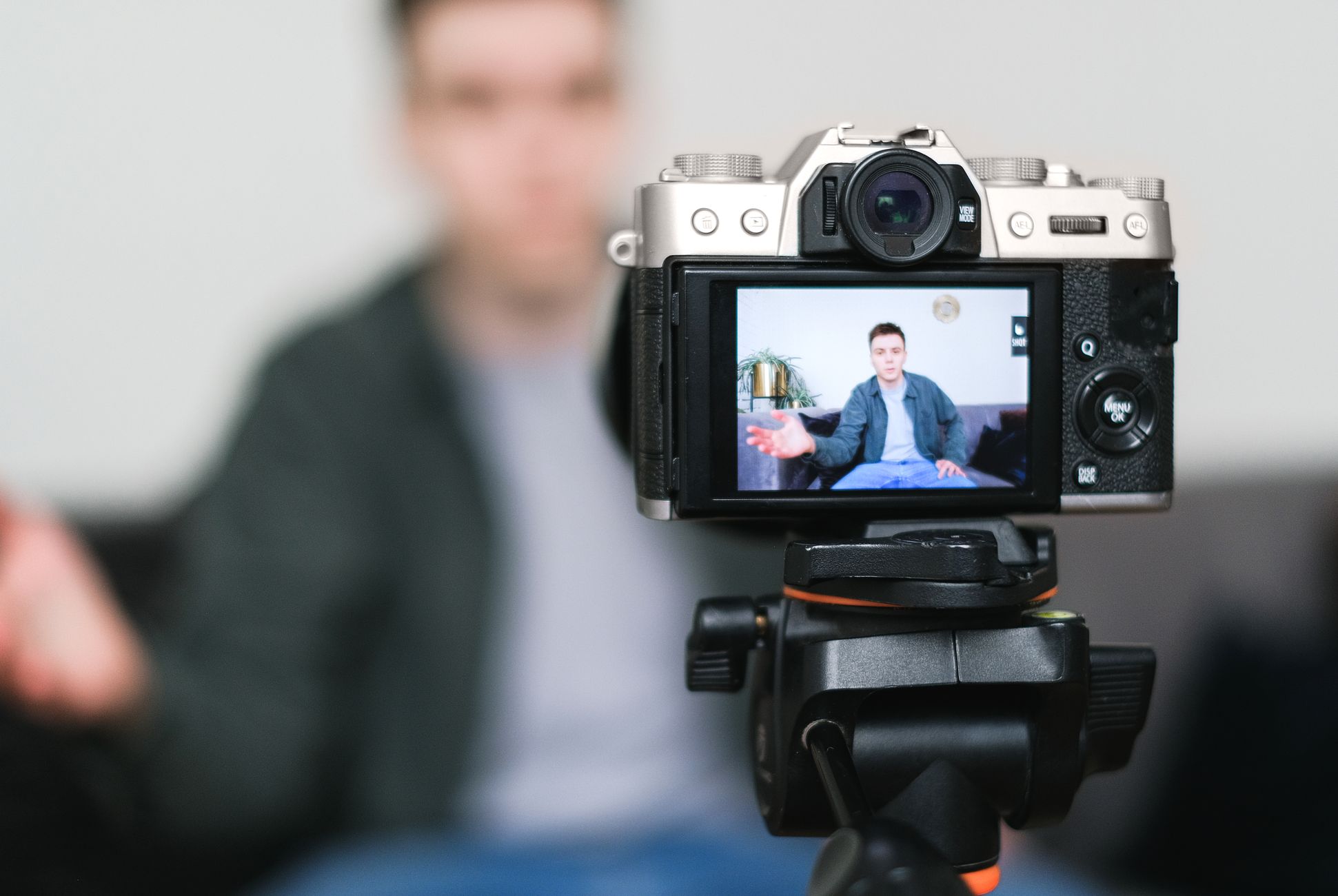 TikTok Tammo bemoeit zich met liefdesleven cameraman Sander uit Groningen