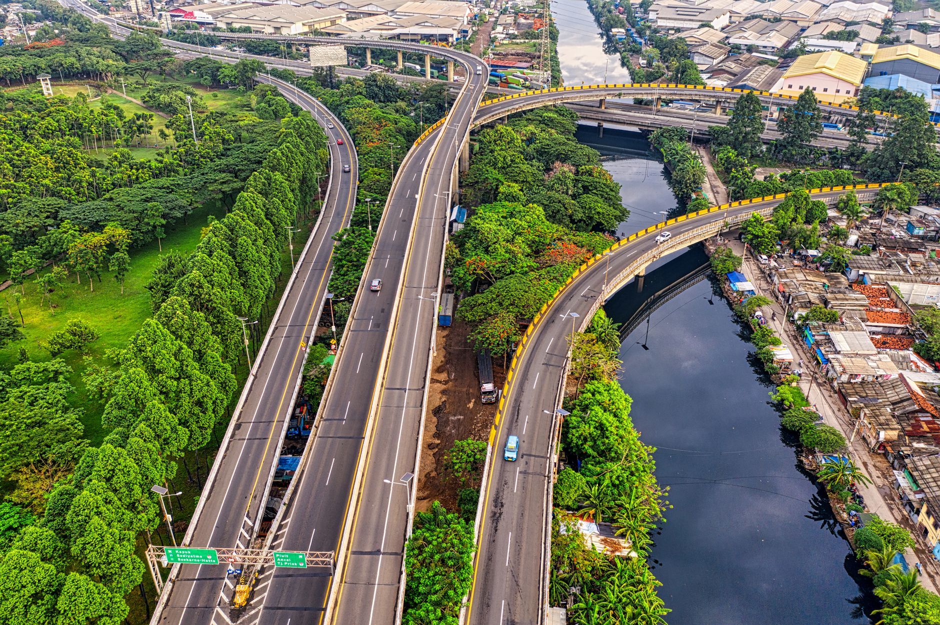 Featured image for the article: Bengaluru minister flags pole spacing, debris on Outer Ring Road