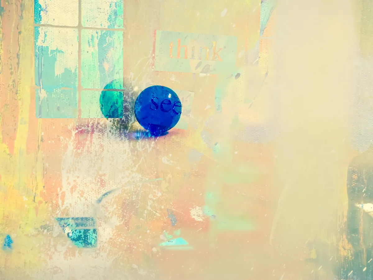 Abstract art with a blue sphere, representing effective AI prompting for a smart content generator.