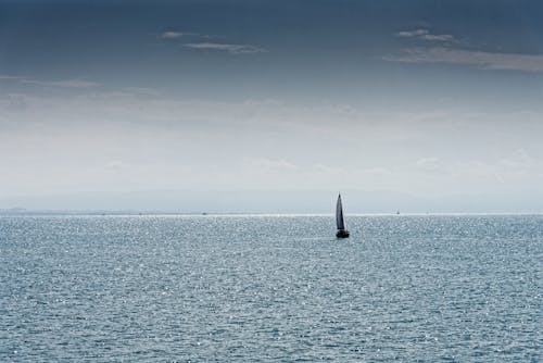 bezplatná Základová fotografie zdarma na téma člun, moře, oceán Základová fotografie