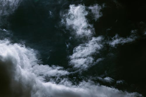 Foto stok gratis awan putih, gelap, langit