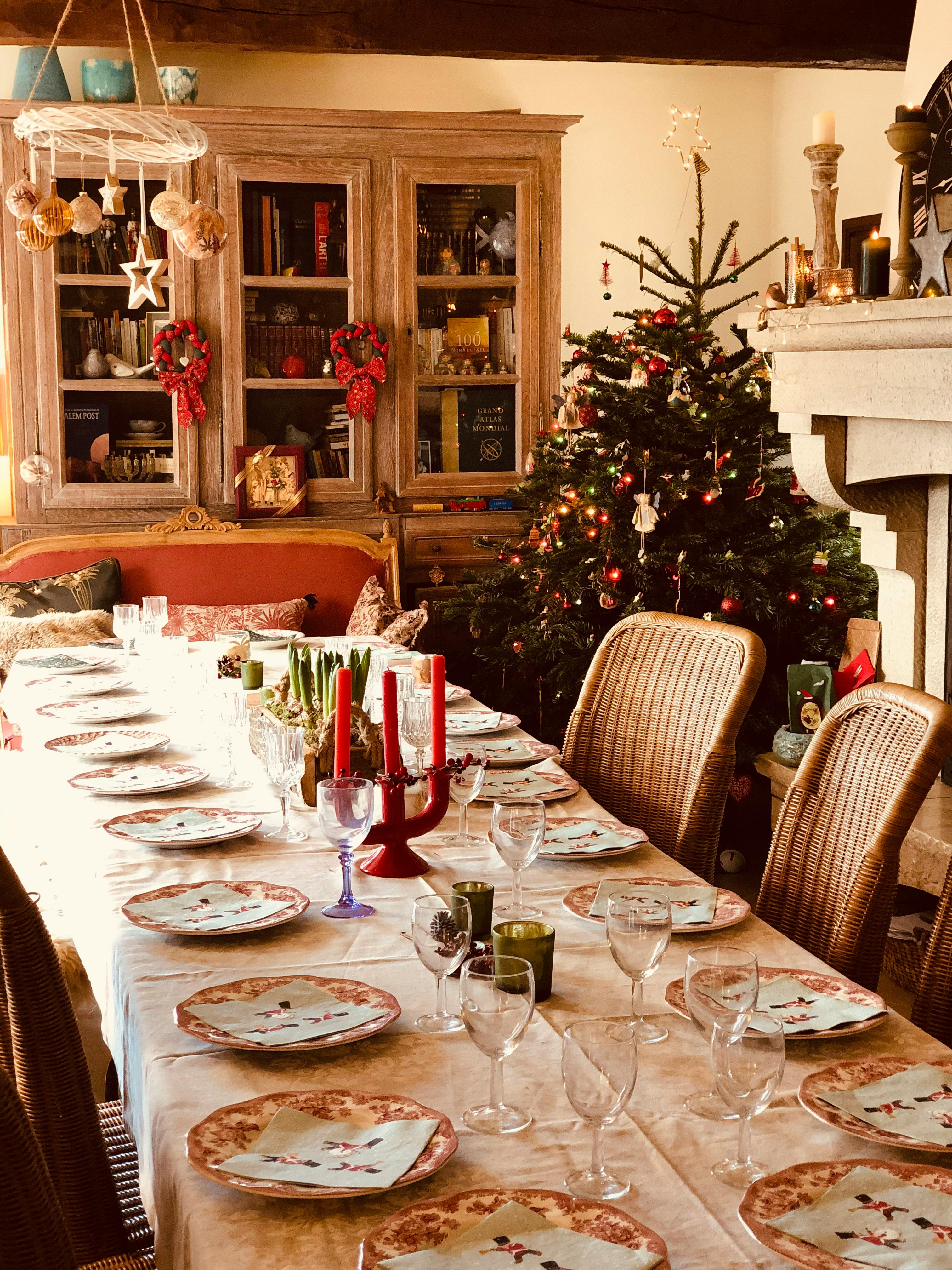 Festive dining area with Christmas decor in a cozy French home.