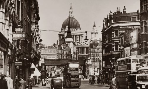 Free Historic view of a busy London street with iconic St. Paul's Cathedral in the background. Stock Photo