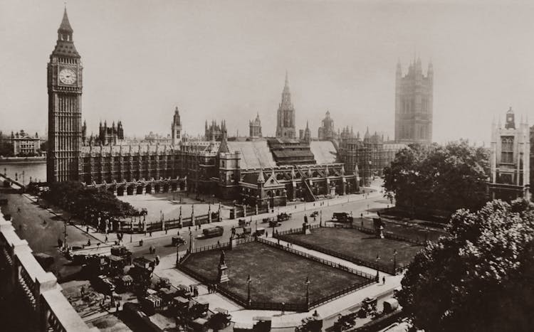  Old Photography Of The Parliament Square And Big Ben Tower In London 