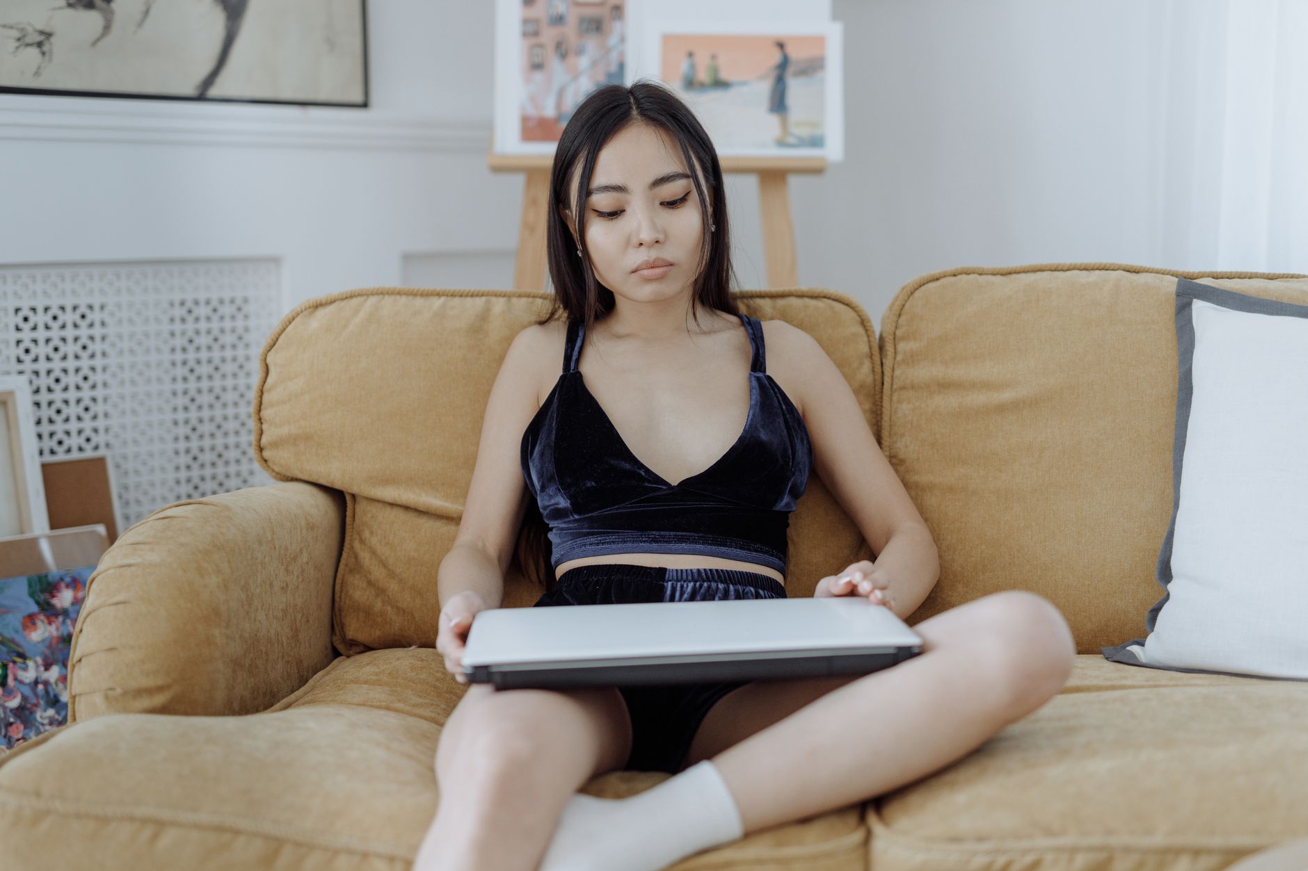 Tư duy phản biện giúp nhìn nhận vấn đề sâu sắc và đưa ra quyết định tốt hơn.