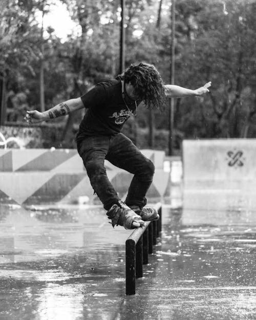 Fotos de stock gratuitas de ágil, barrera metálica, blanco y negro