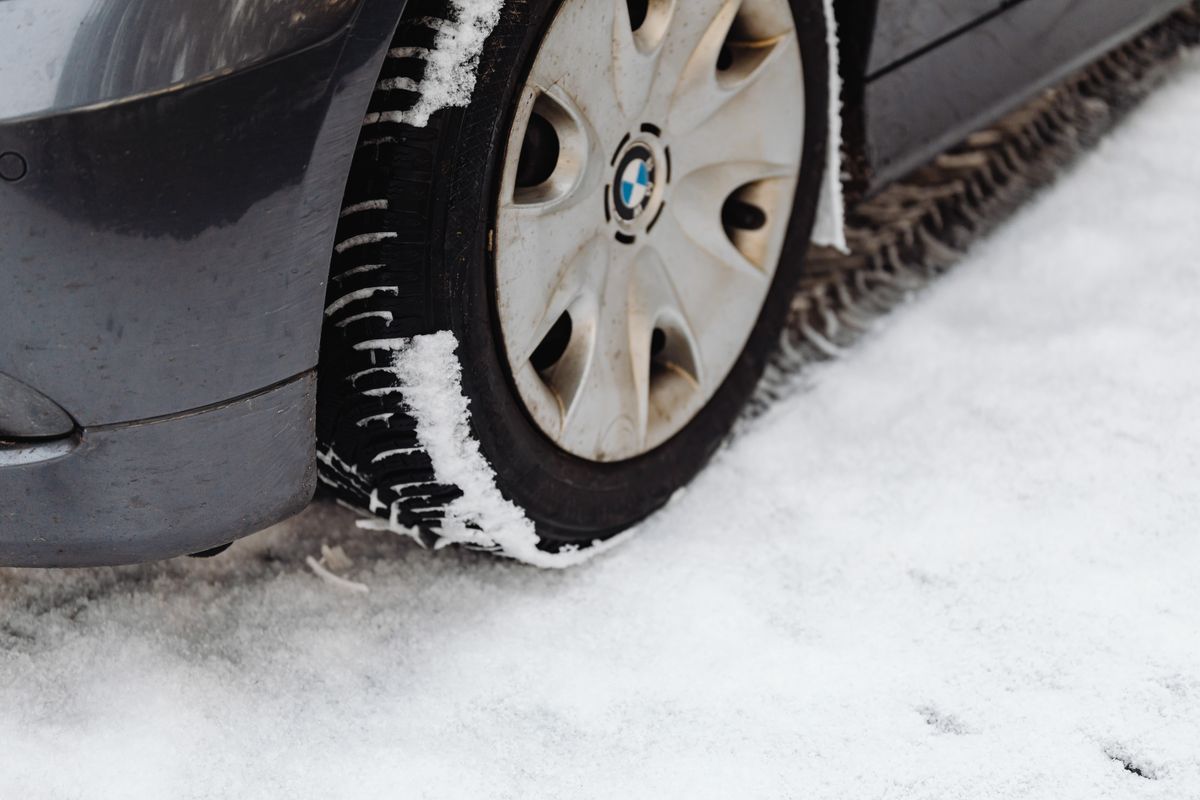 Pneus hiver obligatoires : loi Montagne 2026 - Bien choisir et utiliser ses pneus hiver en toute sécurité