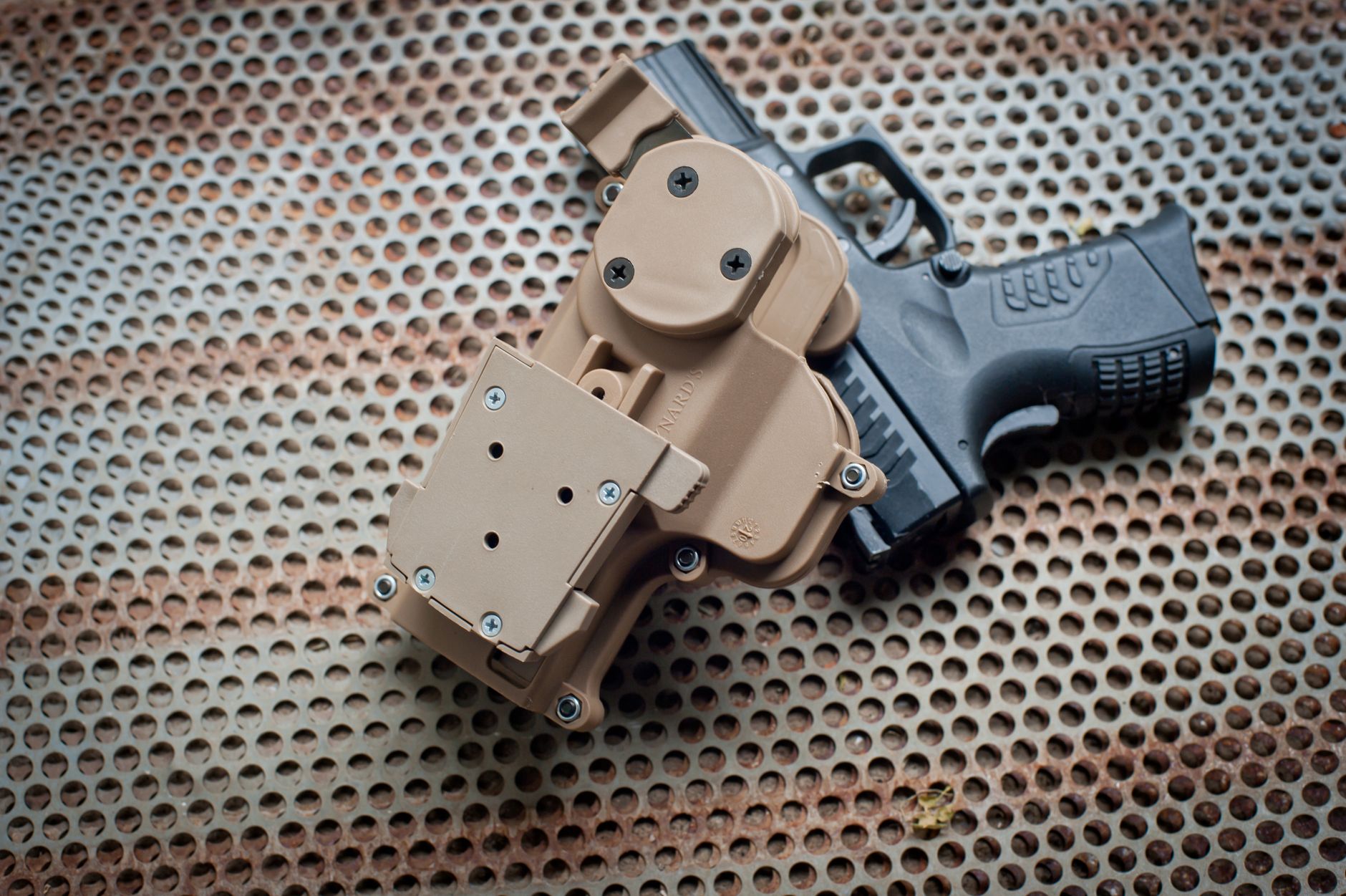 Best Glock 19 IWB Holster: Secure Options That Fit Without Modifying