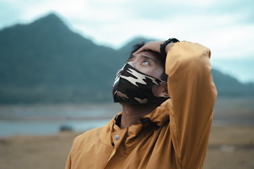 Free A Man Wearing a Camouflage Print Face Mask Stock Photo