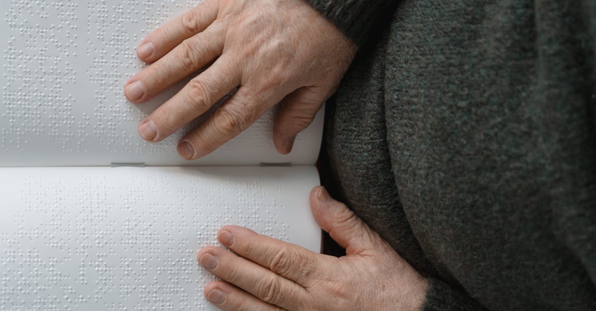 從閉鎖到社區:視障青年呂坤諭重建生活的勵志故事