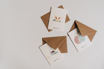 Folded kraft cards with envelopes on a pale backdrop — photo by alleksana on Pexels