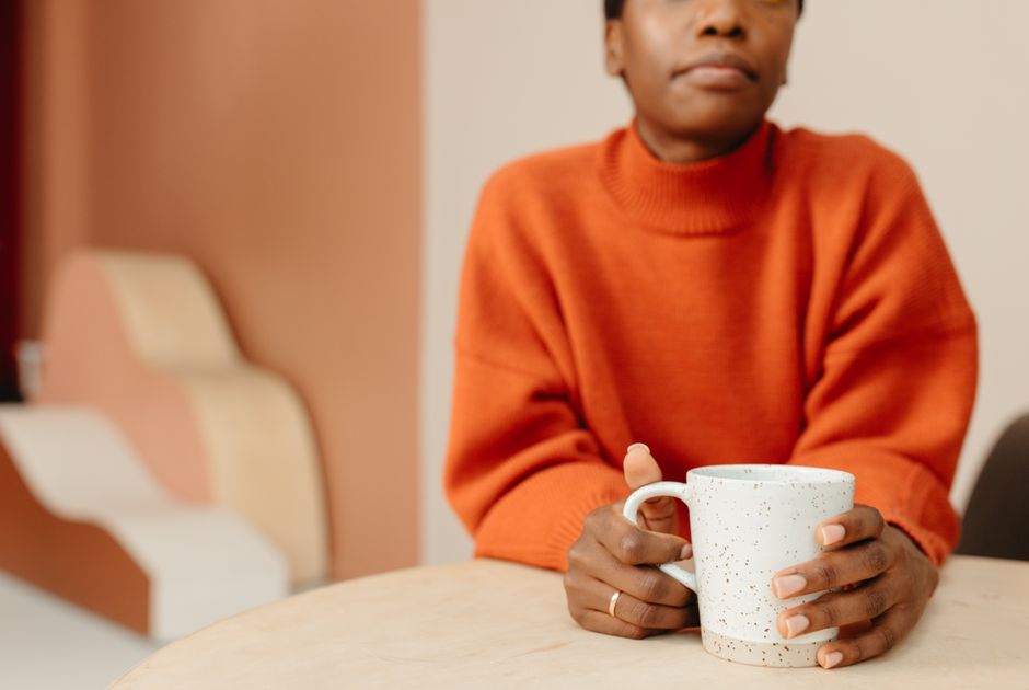 coffee mug candid lifestyle lifestyle photo 1