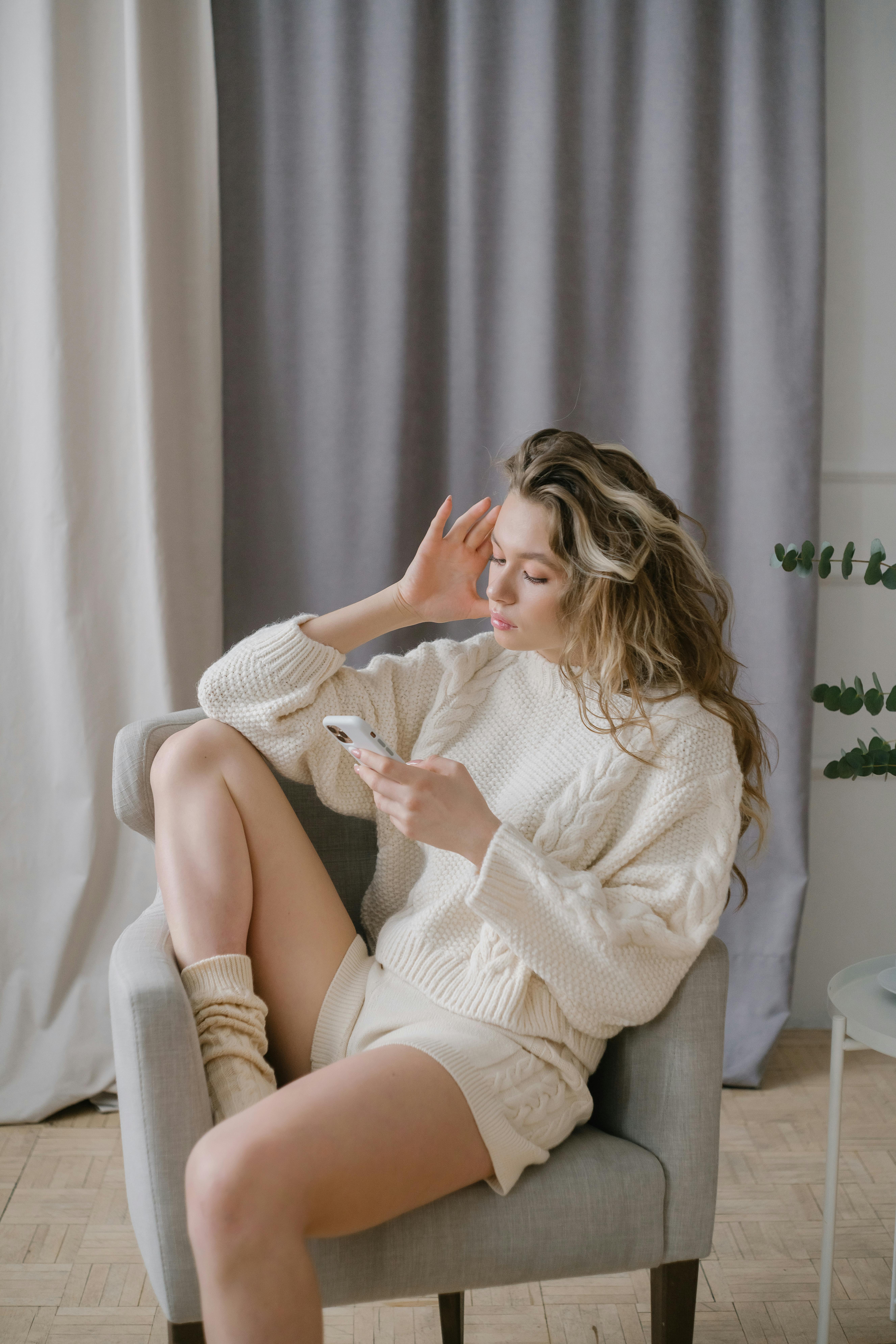 Is it better to parlay or single bet?