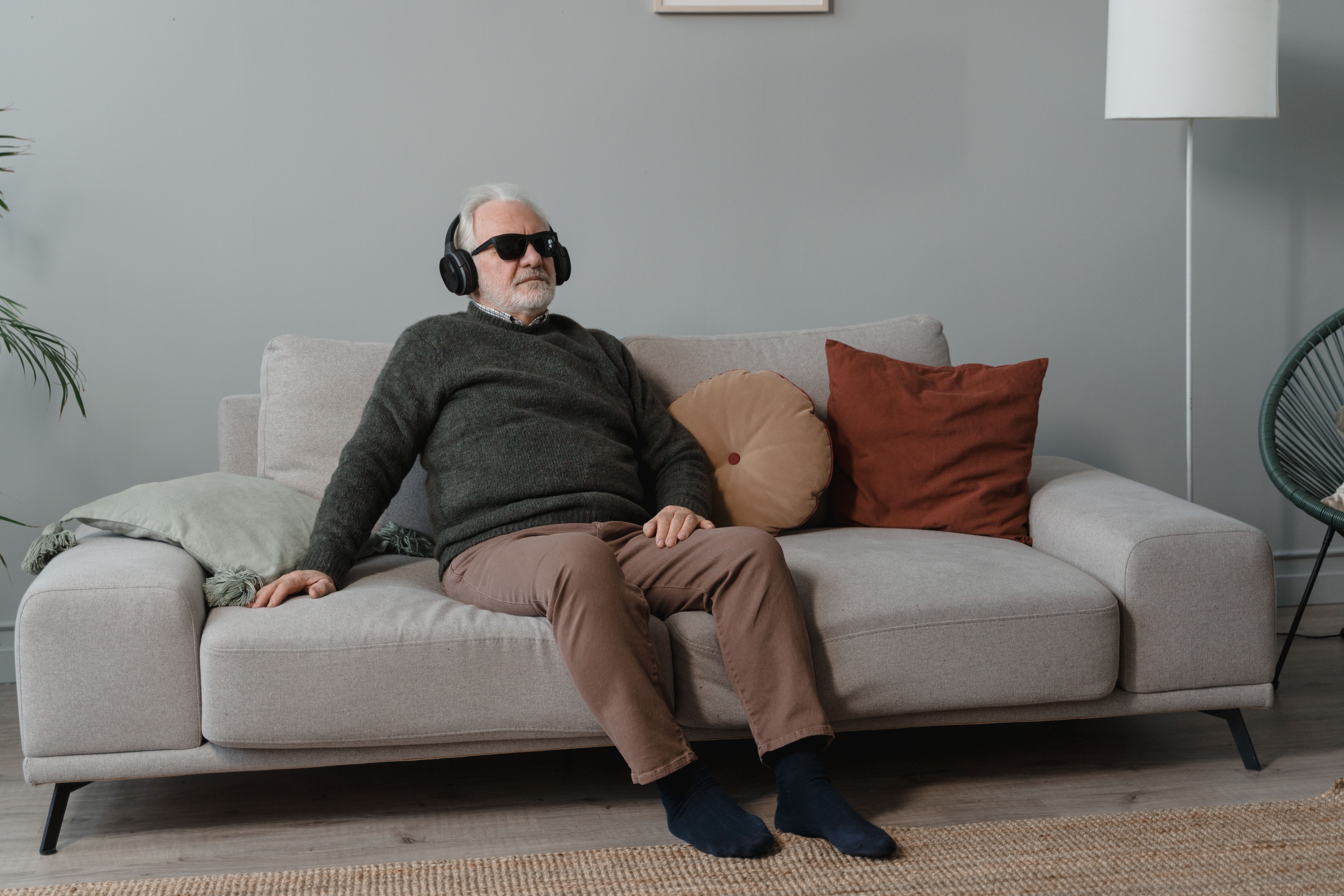 Elderly listening music therapy — Curiosidades