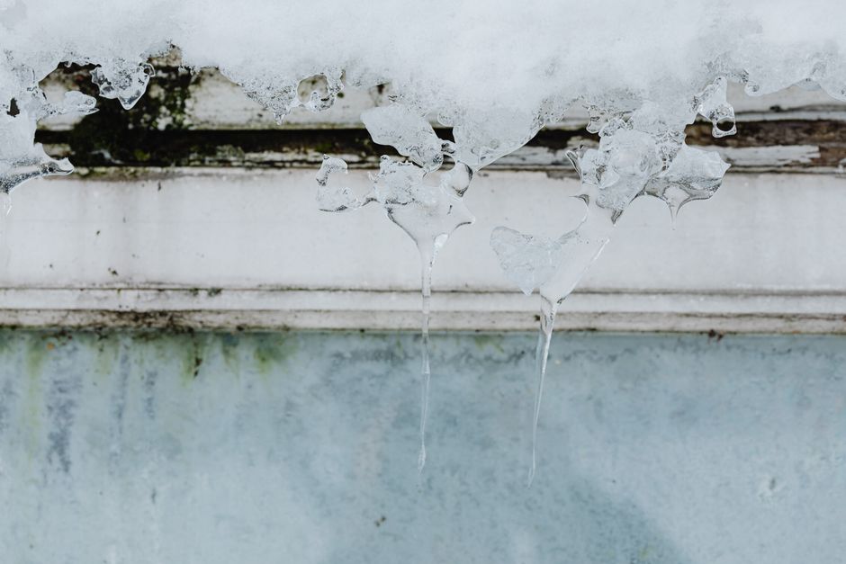 Frozen AC evaporator coil with ice buildup indicating a system emergency - emergency hvac repair what to expect Frozen AC evaporator coil with ice buildup indicating a system emergency - emergency hvac repair what to expect