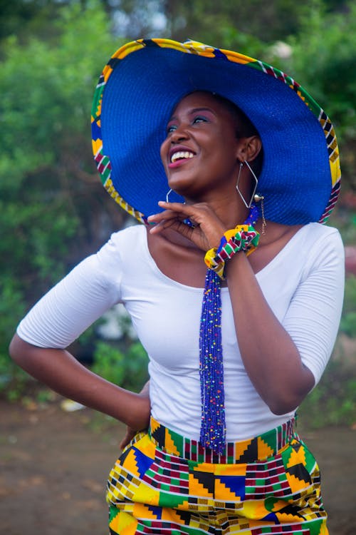 Immagine gratuita di afro-americano, cappello blu, donna