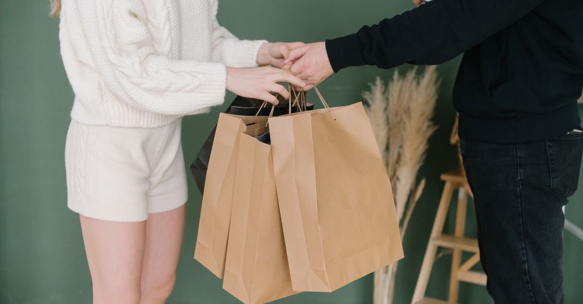 What Should Customers See on a Post-Purchase Tracking Page to Feel Confident About Delivery?