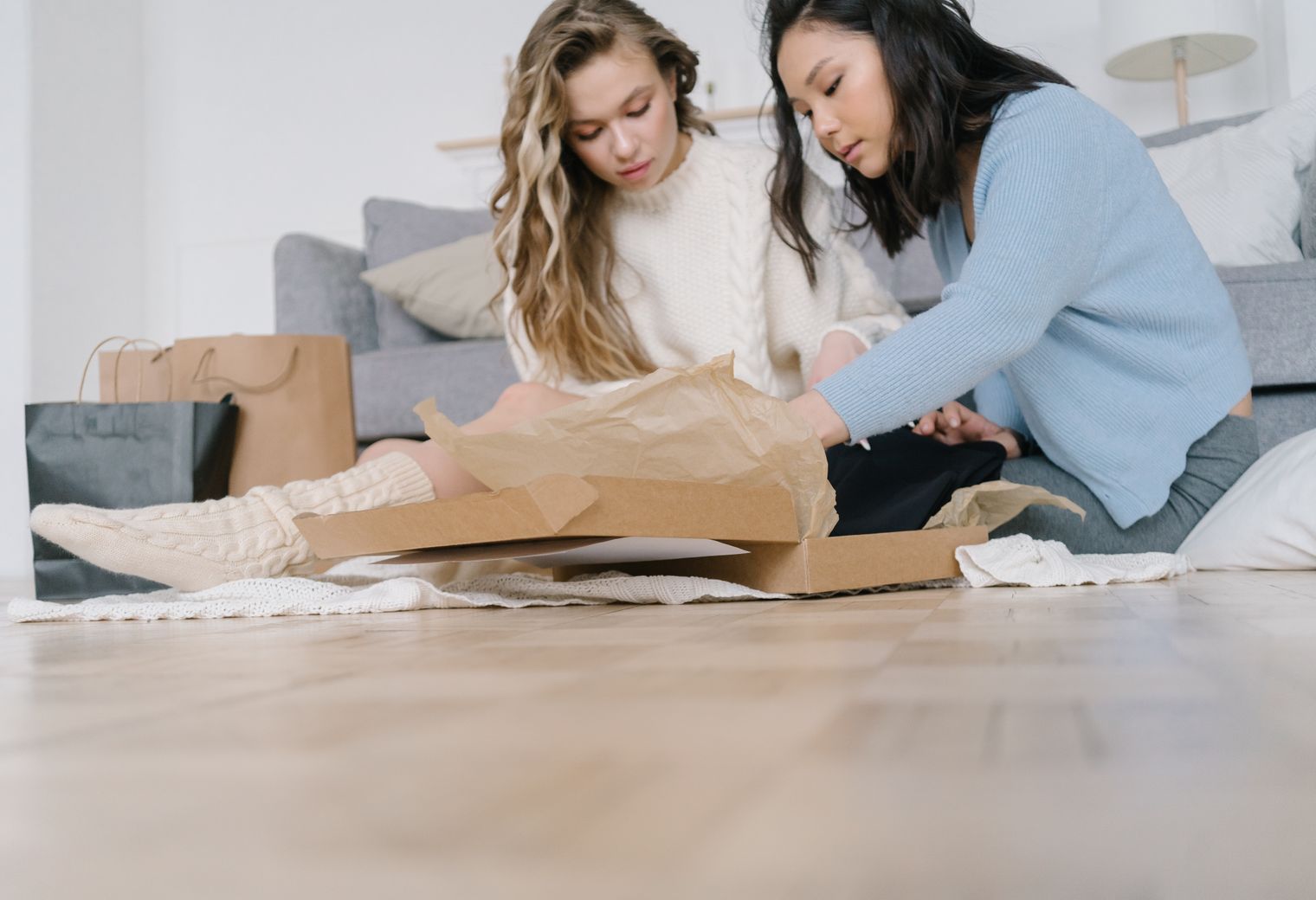 Isham — professional packers wrapping and boxing belongings
