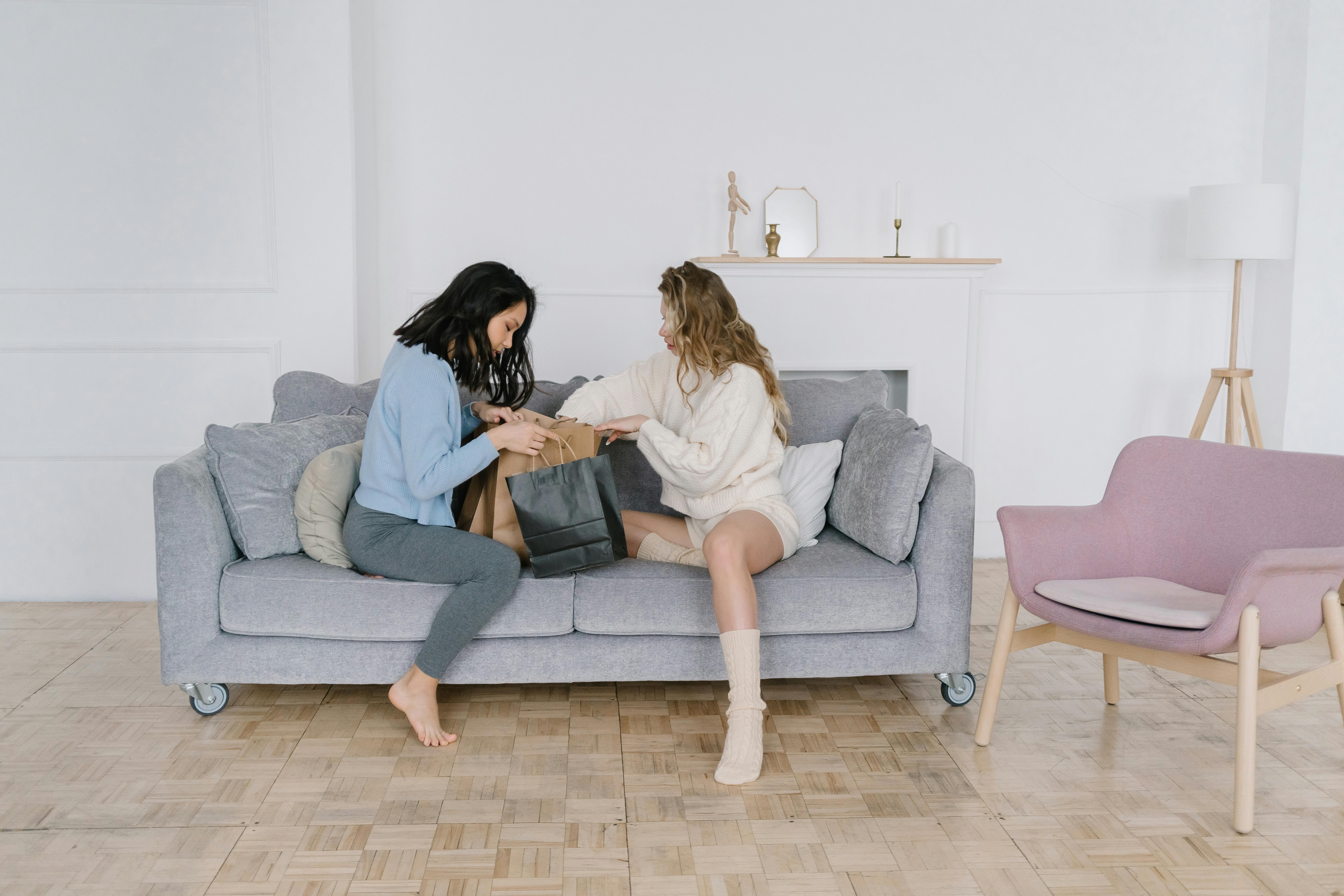 general lifestyle shop online — Photo by Mikhail Nilov on Pexels
