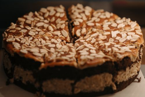 Free A mouthwatering caramel cake with peanut topping, perfect for dessert lovers. Stock Photo