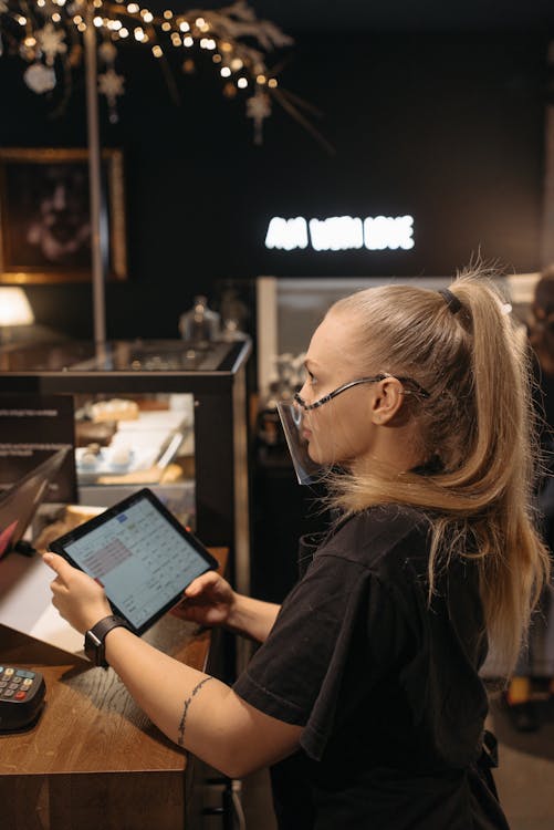 Gratis stockfoto met apparaatje, barista, blond haar