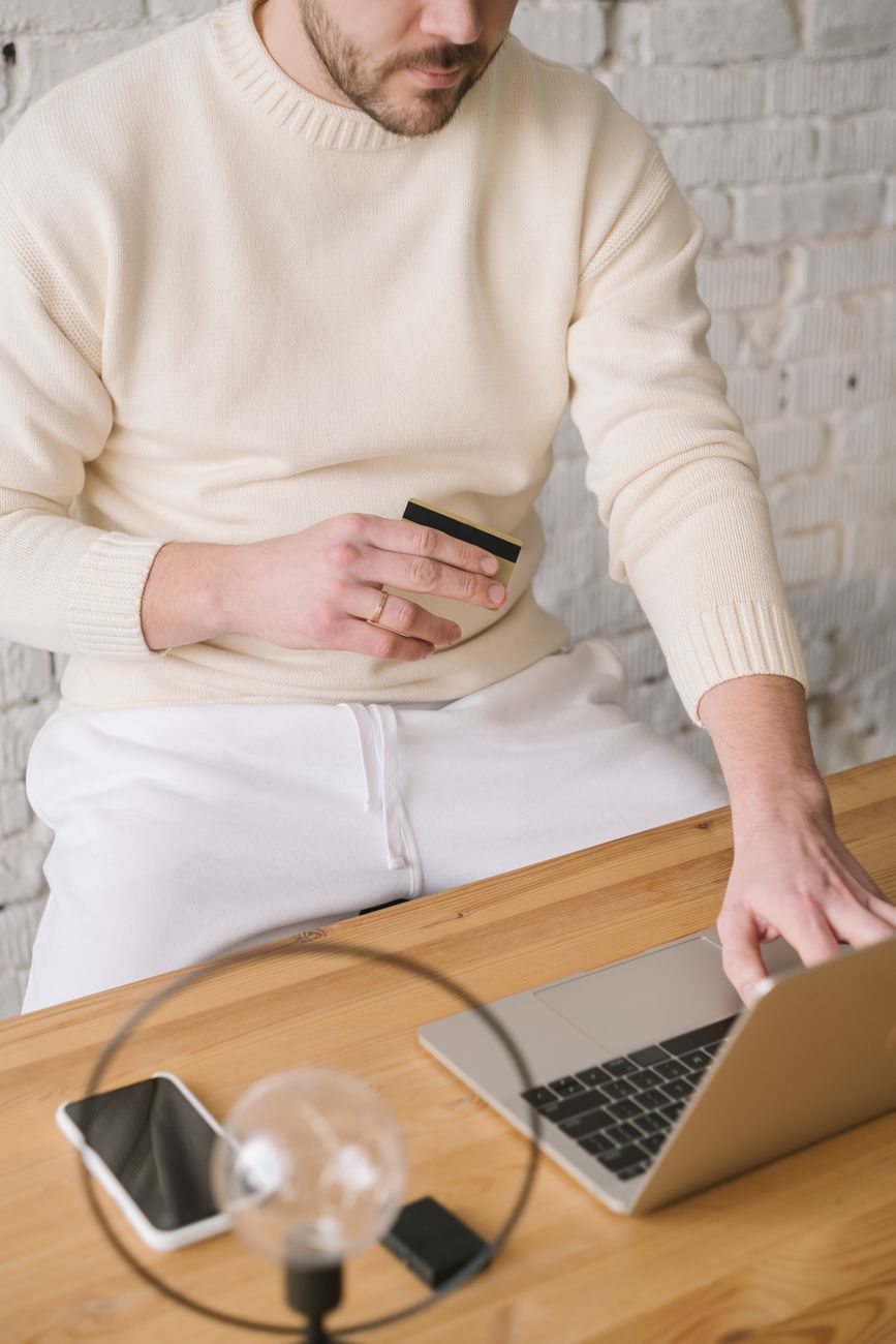 How an Online Home Goods Retailer Used AI Chatbot Upselling to Lift Average Order Value by 28% Without Feeling Pushy
