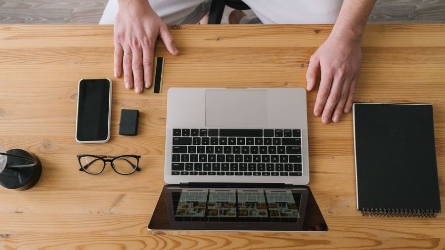 Professional Blogging: What the Few Who Make It Actually Do