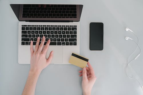 Gratis lagerfoto af bærbar computer, bank kort, elektroniske anordninger