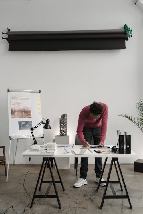 Foto profissional grátis de ambiente de trabalho, arquiteto, balcão