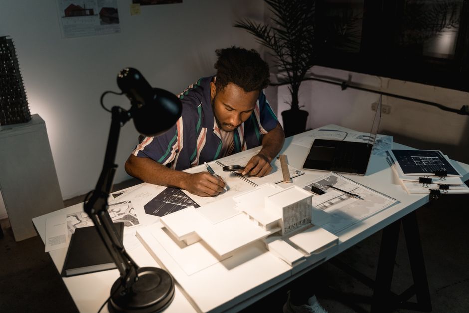 What to Ask Before You Sign: Negotiating Your Architect’s Contract in Lucknow