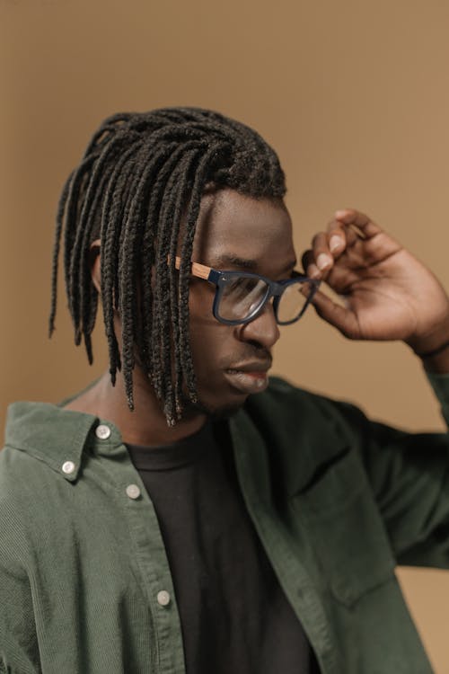 Gratis arkivbilde med afrikansk-amerikansk mann, briller, dreadlocks