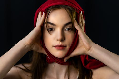 Бесплатное стоковое фото с брюнетка, головной платок, женщина
