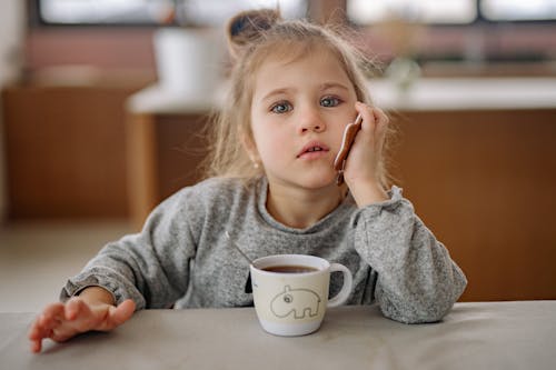 Foto profissional grátis de bebida, bonitinho, caneca