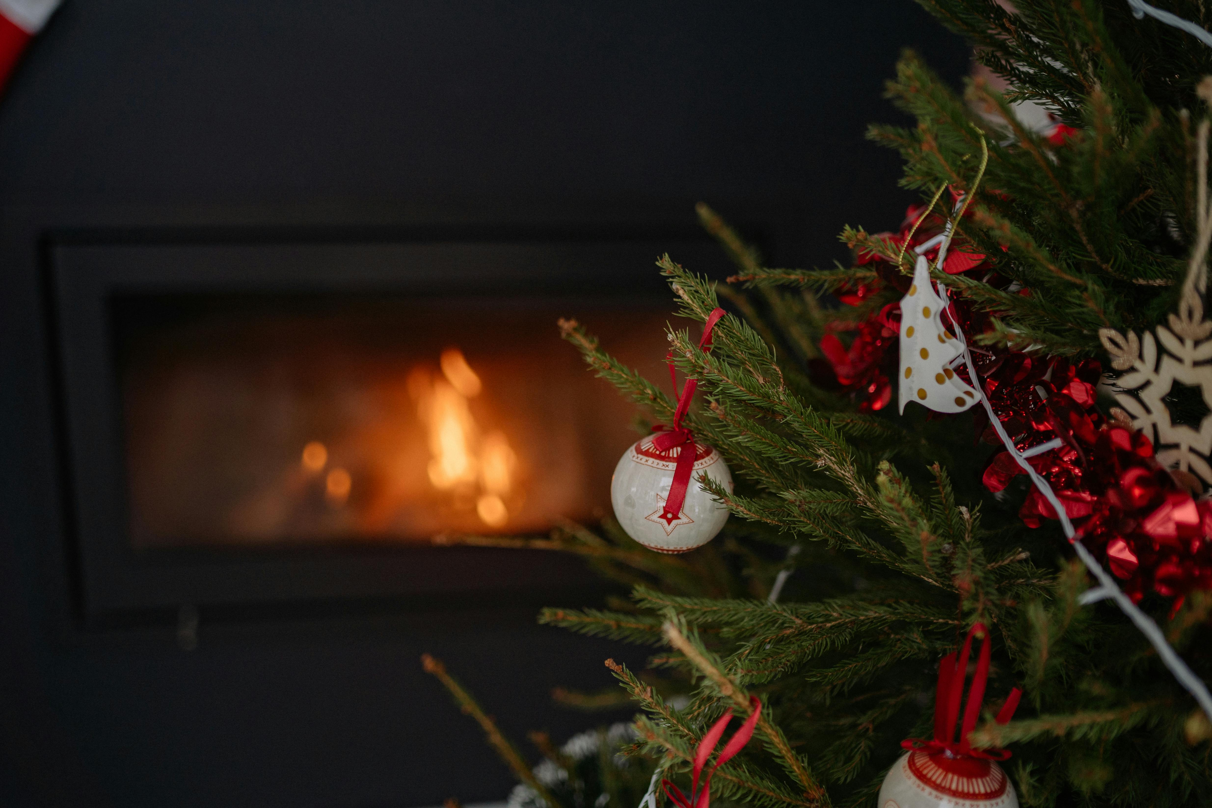 These Christmas Songs Most Likely to Tank Productivity at Work, Study Finds — Photo by Yan Krukau on Pexels