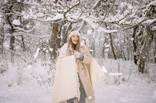 бесплатная Бесплатное стоковое фото с голые деревья, женщина, зима Стоковое фото