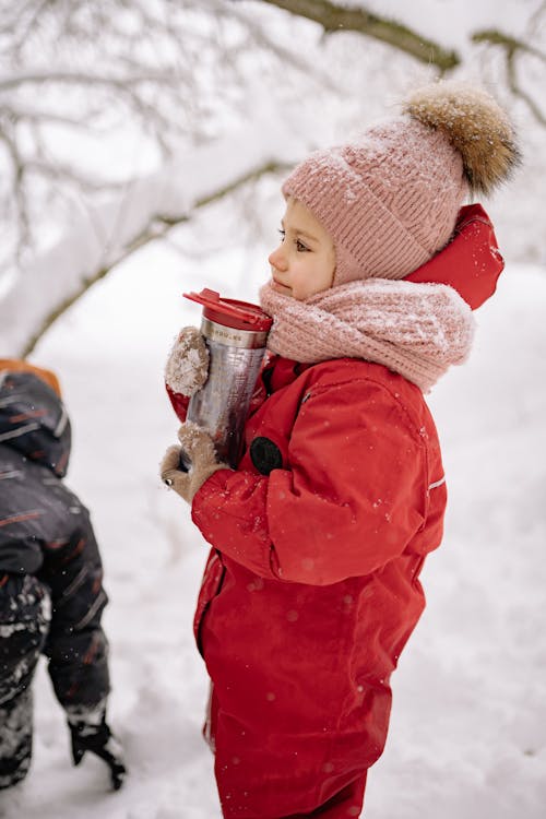 Immagine gratuita di abiti invernali, bambino, bevendo