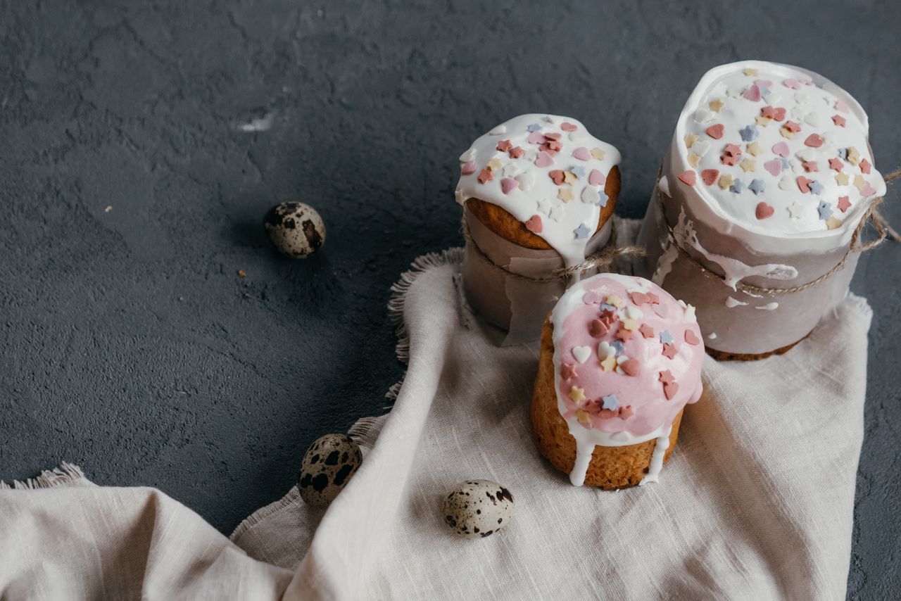easter cakes decorated with icing and sprinkles accompanied by quail e